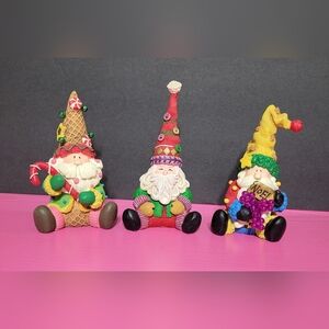 Cracker Barrel Set Of 3 Sitting Santa Figurines